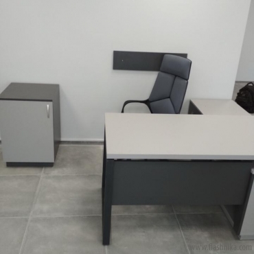 Комплект офісних меблів (білий/чорний) індивідуальне замовлення №56